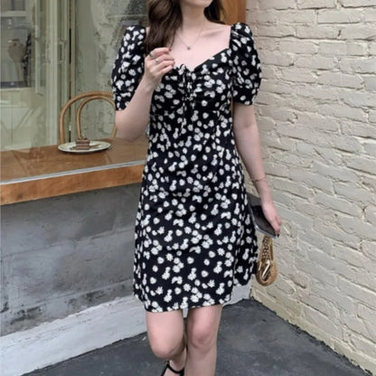 liwuka Women Black With Daisy Flower Print Bow Lacing Up Ruched Square Collar Mini Robe Holiday Summer Short Puff Sleeve Robe