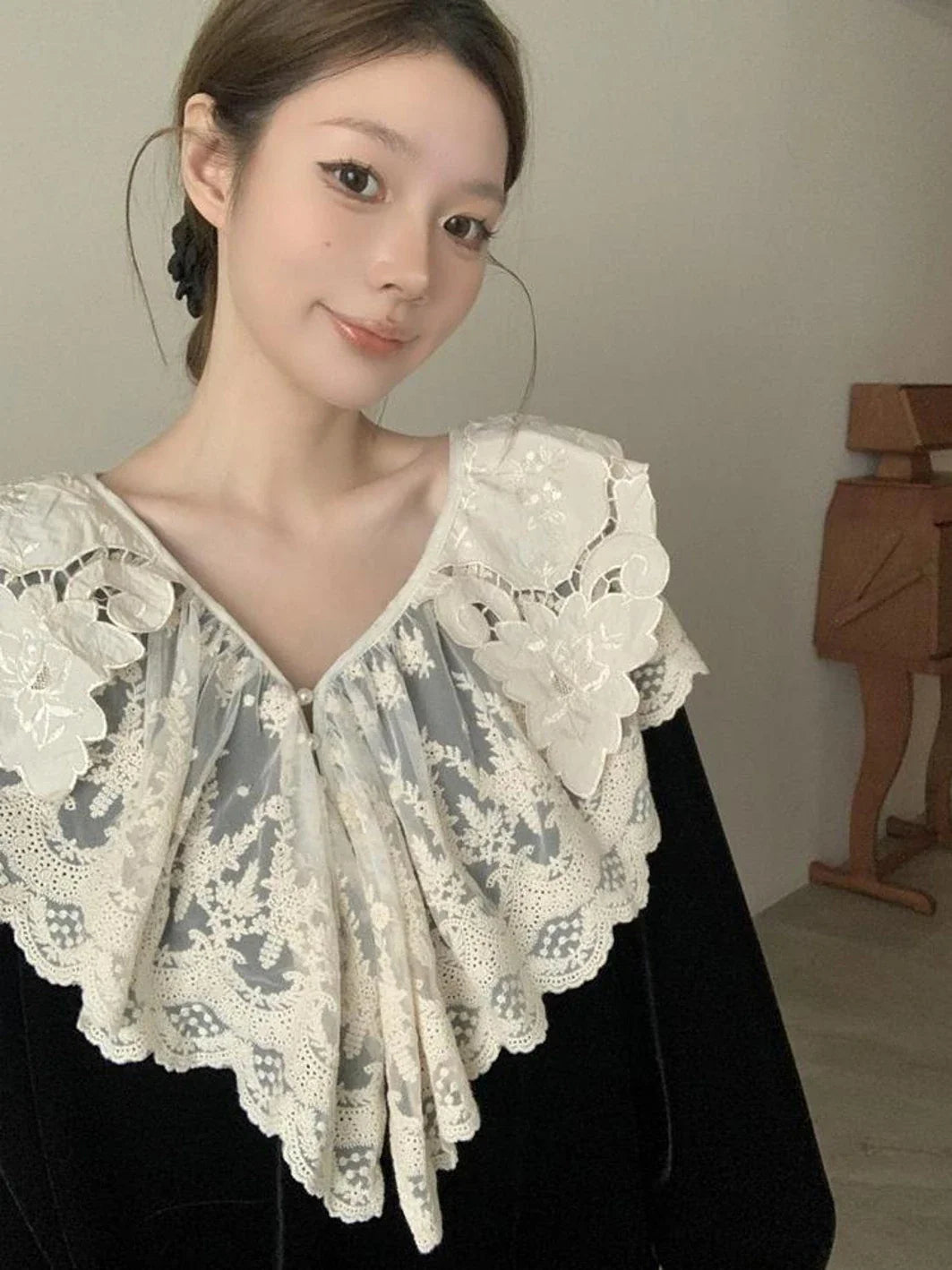 liwuka Lace Hook Flower Ruffles Velvet Shirts for Women Vintage V Neck Loose Pullover French Style Contrast Patchwork Tops