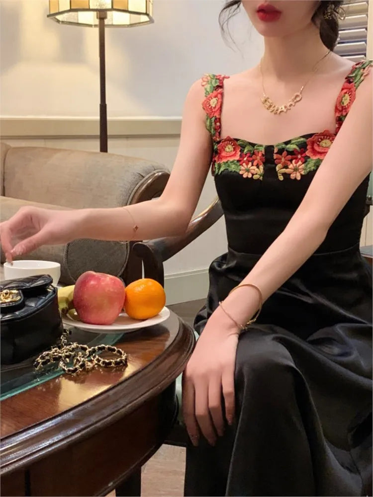 liwuka Summer Vintage Stand Elegant Slim Romantic Party Dress Women Green Black Sleeveless Embroidery High Waist Strap Holiday Dress