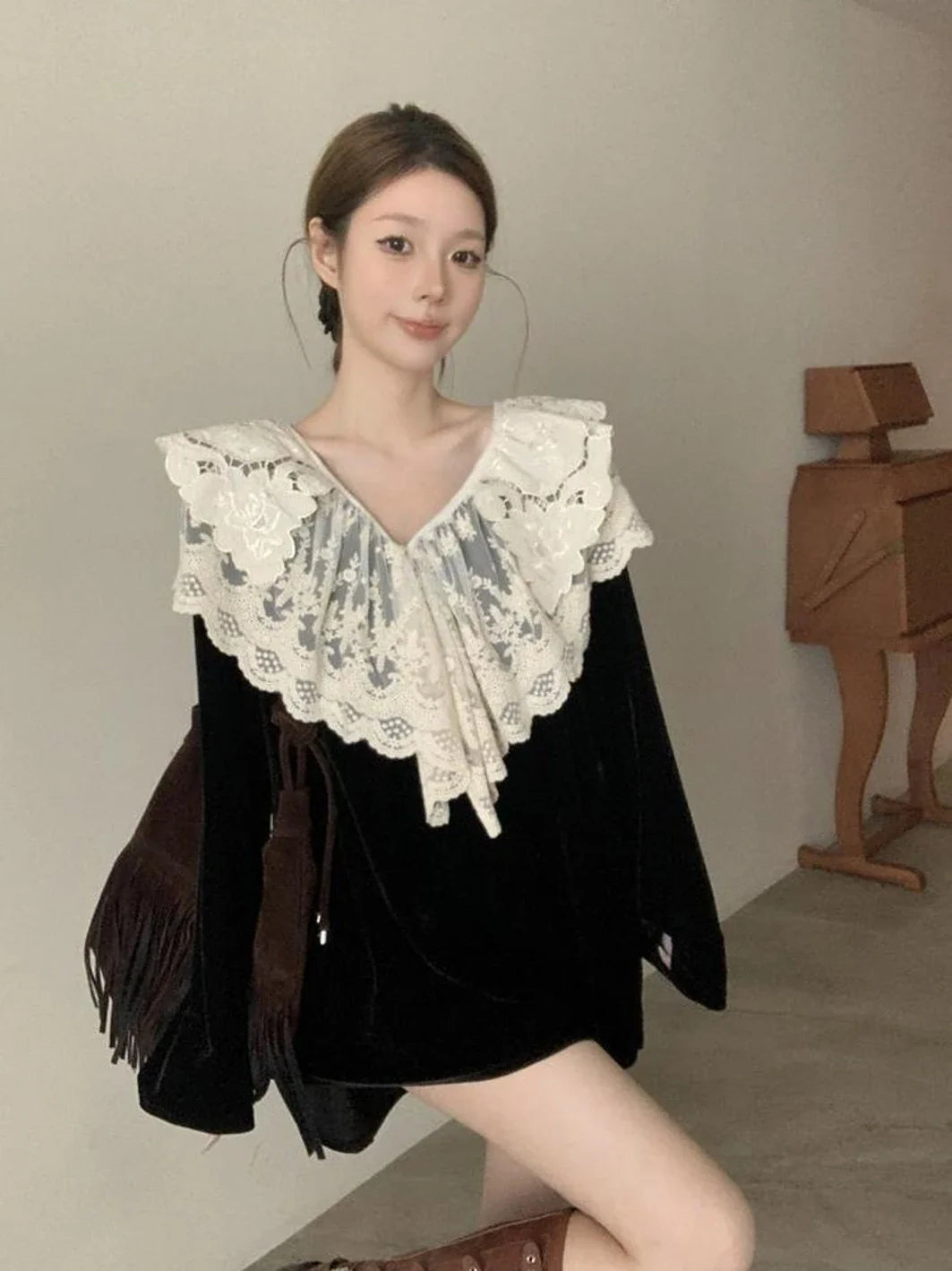 liwuka Lace Hook Flower Ruffles Velvet Shirts for Women Vintage V Neck Loose Pullover French Style Contrast Patchwork Tops