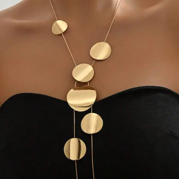 Fashionable Hollow Geometric Necklace