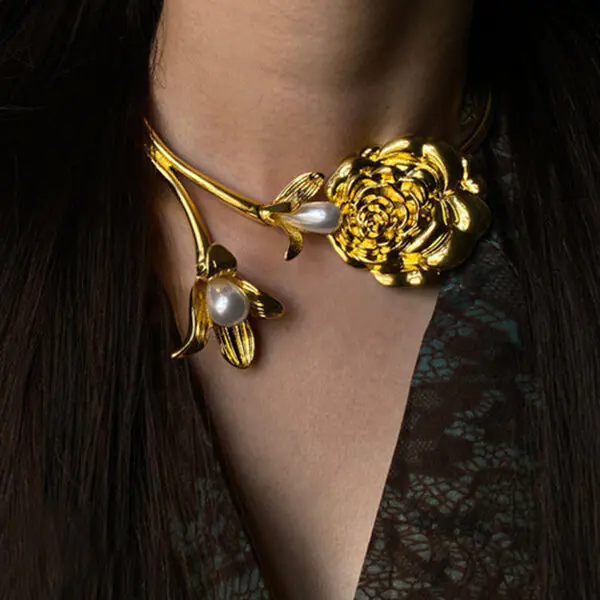 Light Luxury Ancient Style Flower Pearl Necklace