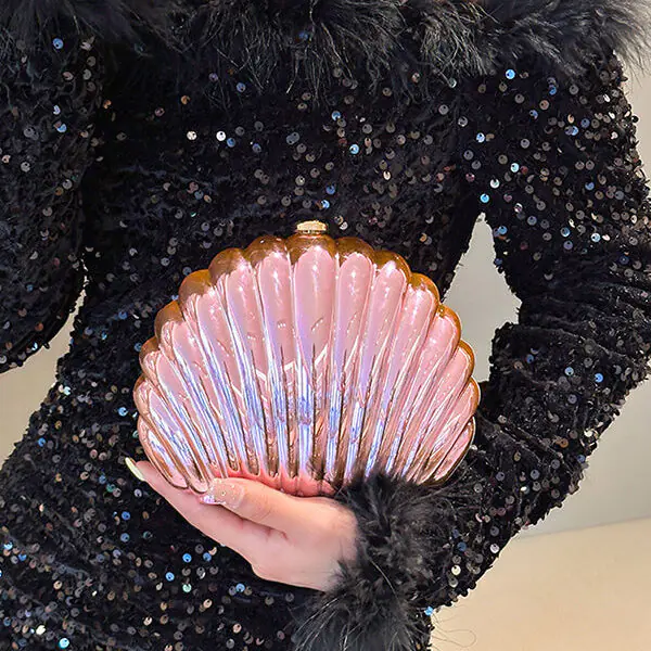 Fashionable and Elegant Chain Lock Shell Bag