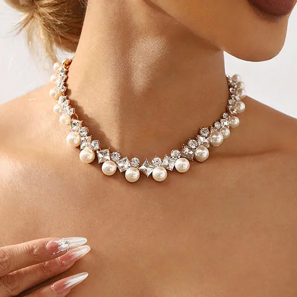 Elegant Baroque Alloy Necklace and Simple Pearl Earrings Jewelry Set