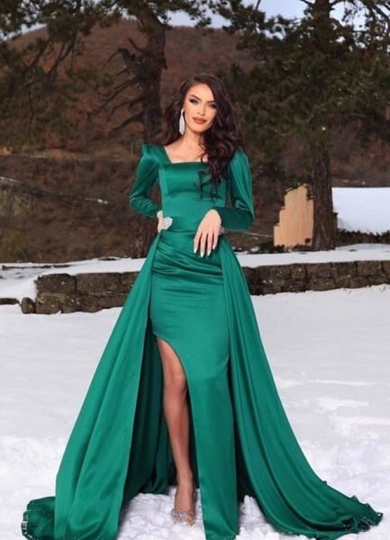 Gorgeous Green Square Long-Sleeve A-Line Satin Evening Dresses With Ruffles