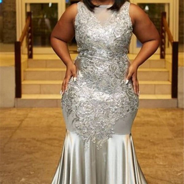 Plus Size Fit and Flare Sleeveless Wholesale Prom Dresses Lace Appliques Evening Dresses On Sale