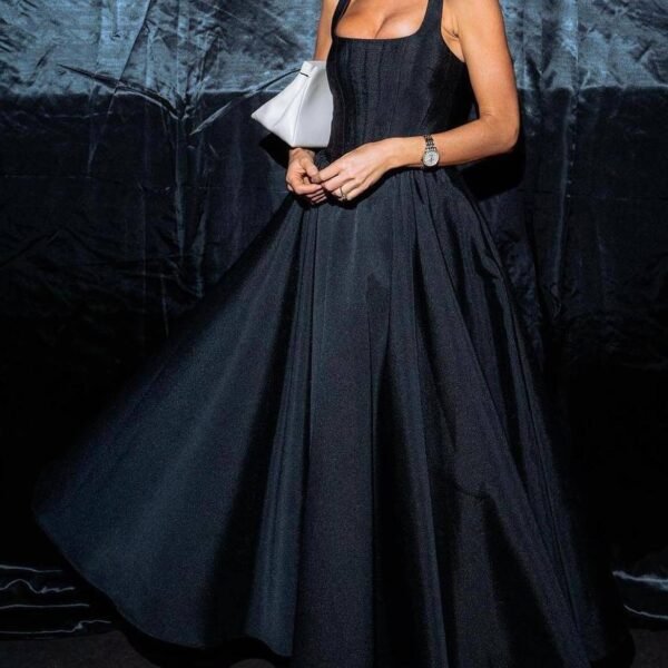 Stylish And Elegant Off-Shoulder Strapless Sleeveless Mixi Dress